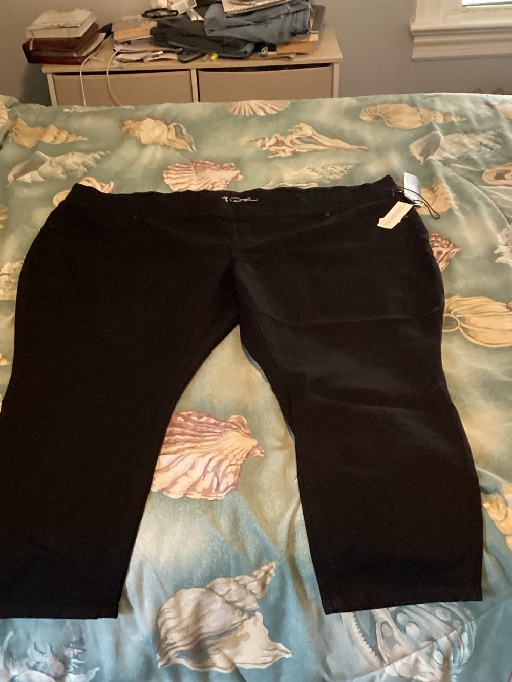 DG2 by Diane Gilman Black Cropped Stretch Jeans